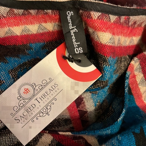 NWT.  Hippie/Boho SACRED THREADS PONCHO.  Onesize. 221943K.  CL/GR07 - Picture 3 of 4